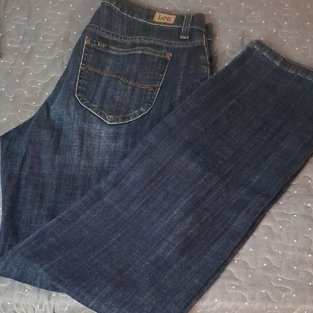 Lee Women’s Indigo Mid Rise Straight Leg Jeans size 12 LONG